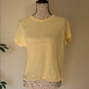 NWOT American Eagle Outfitters Light Yellow Short Sleeve Tee Size Medium
